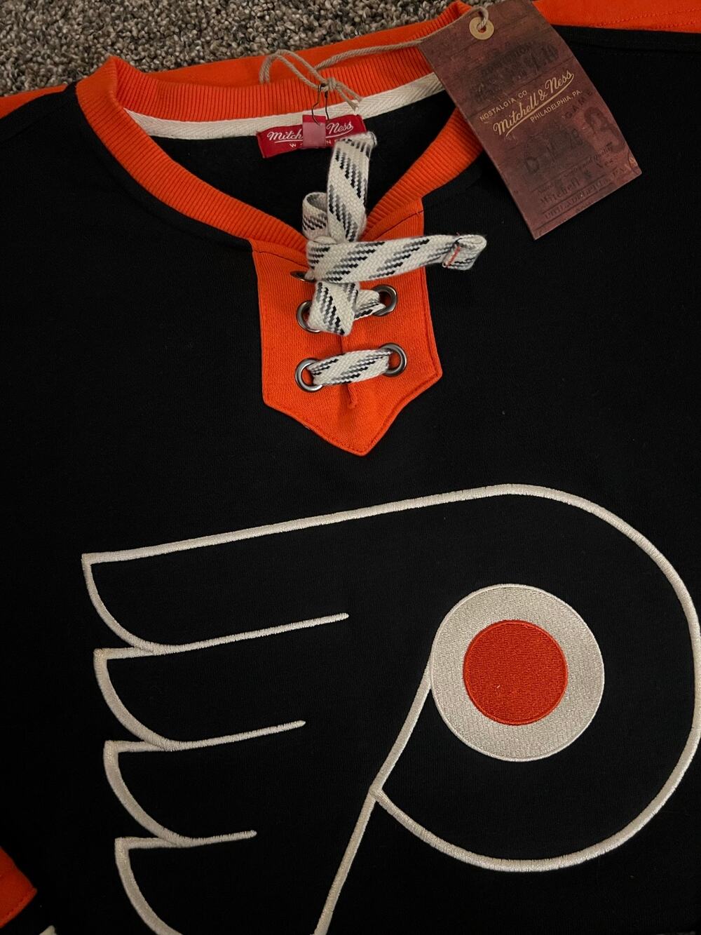 Mitchell& Ness Women's Medium NHL Philadelphia Flyers Jersey Sweatshirt (NWT)